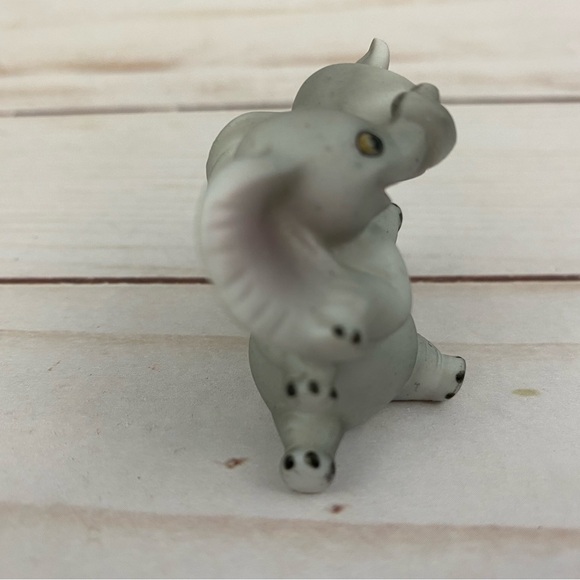 Vintage George Good Porcelain Elephants Mini Figurine 1.5" Taiwan - Picture 4 of 6